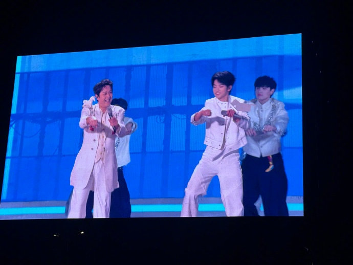 穆祉丞搭档蔡国庆湖南卫视元宵献唱白龙马