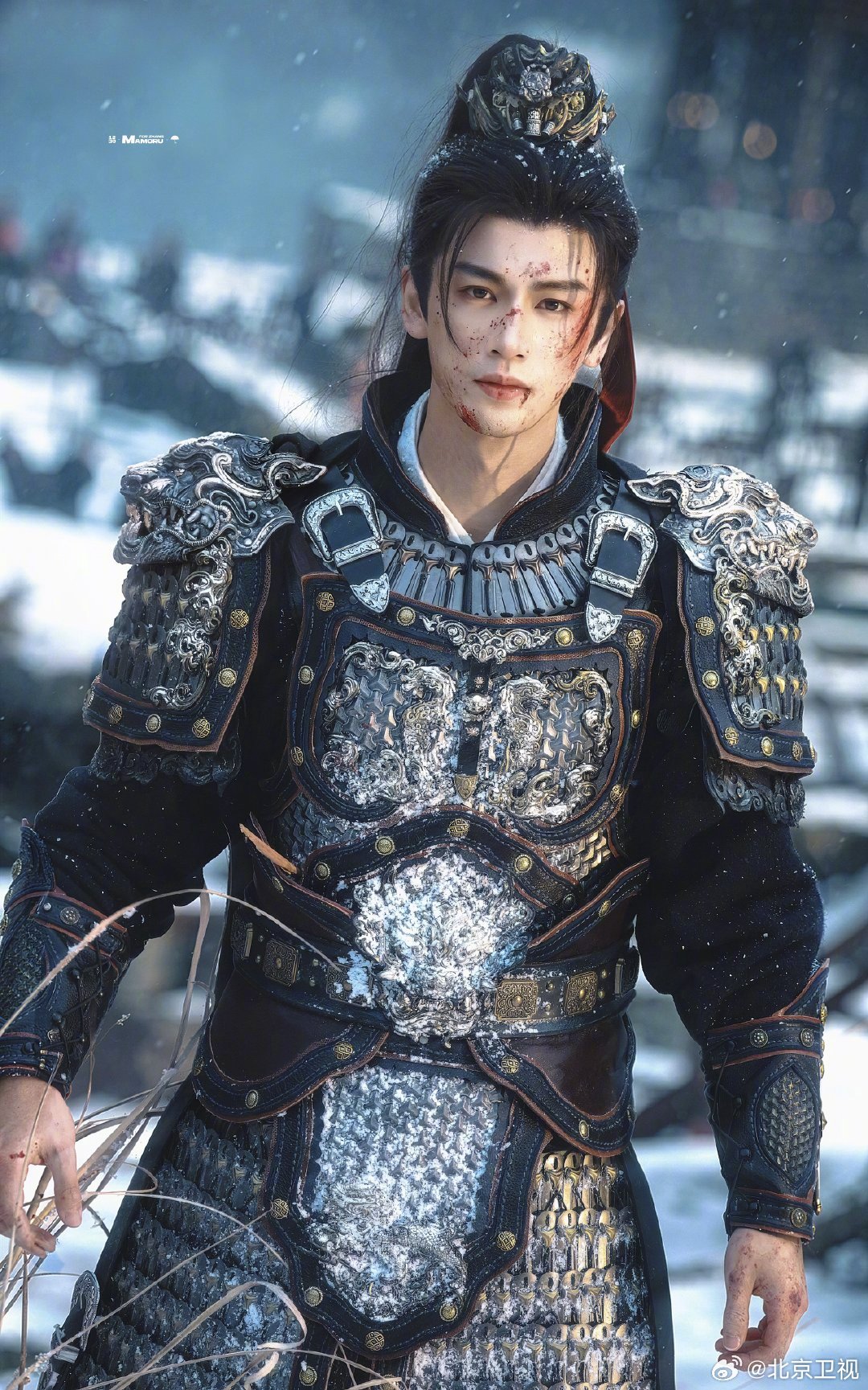 张凌赫战损造型诠释谢征双面人生