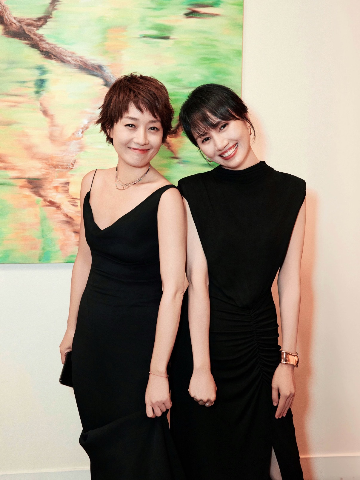 贺涵唐晶罗子君情感纠葛引热议