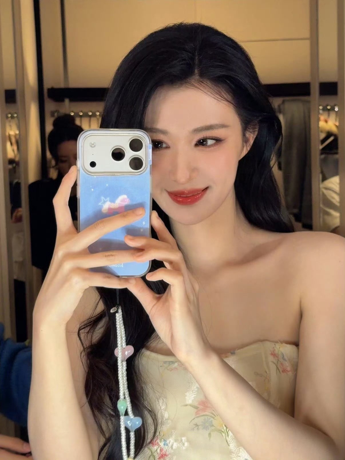 王楚然亮相苏州活动惊艳全场