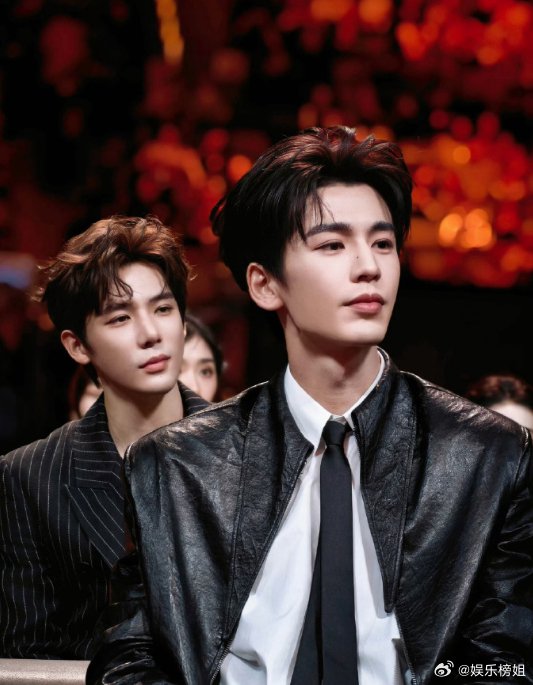 张凌赫王安宇亮相微博之夜，网友呼吁合作