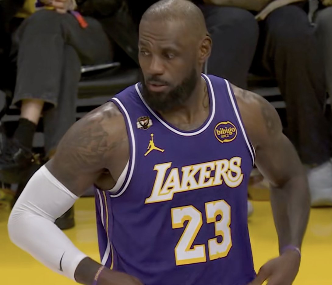 詹姆斯17投9中砍22分10助攻，湖人负雷霆