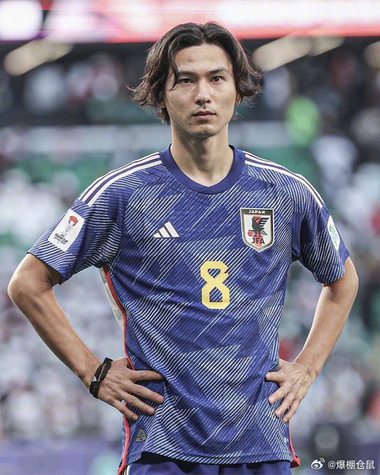 当核心遭遇重创：南野拓実的赛季报销将如何影响摩纳哥与日本队的战略部署？