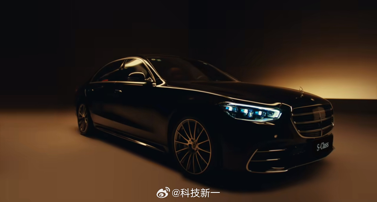 陈可辛携奔驰S级亮相W年度光影盛典诠释经典与未来