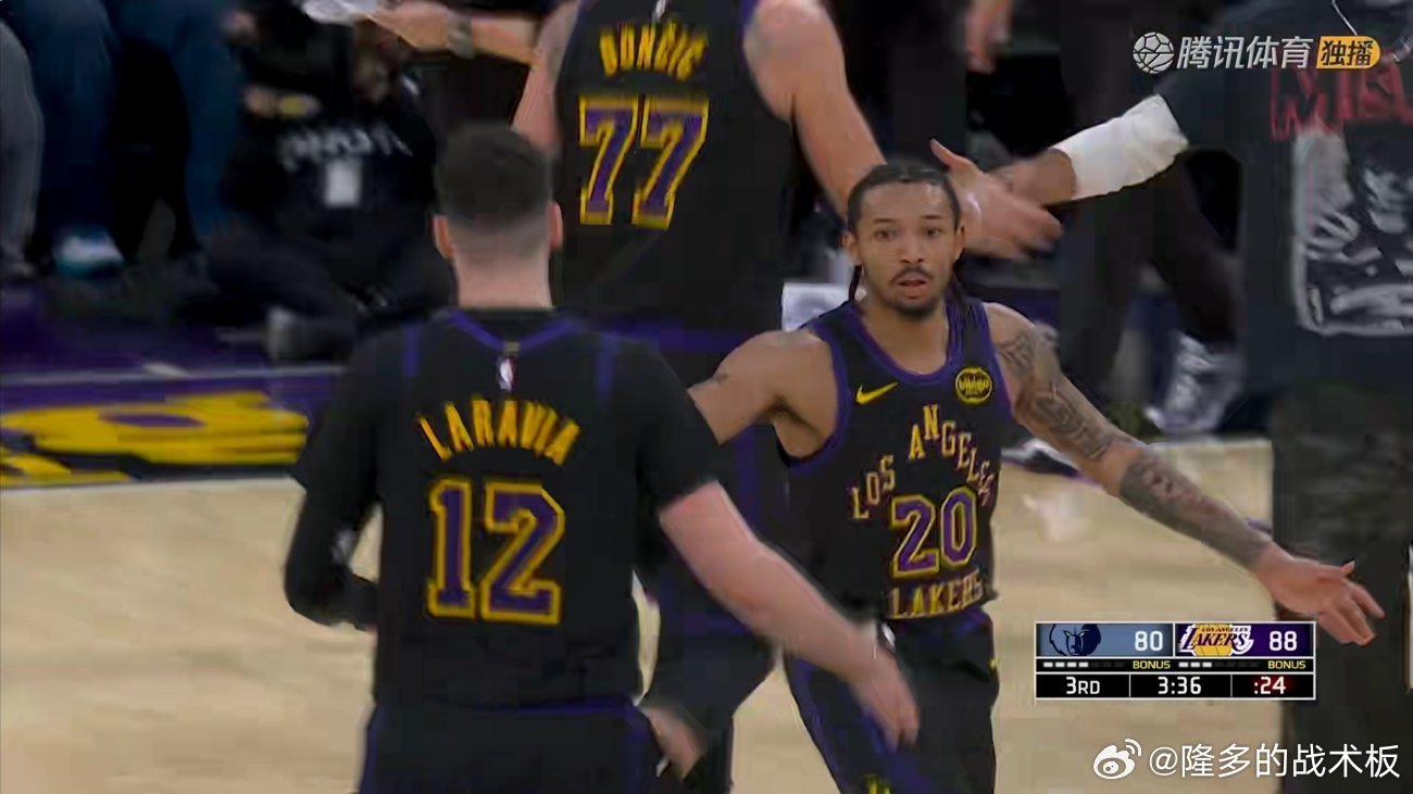 东契奇史密斯连中三分，湖人暂停应对灰熊|洛杉矶湖人队|孟菲斯灰熊|尼克·史密斯|卢卡-东契奇|nba_新浪新闻