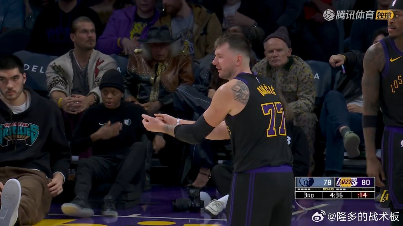 东契奇申诉成功，裁判改判兰代尔投篮犯规|卢卡-东契奇|乔克·兰代尔|LAKERS|洛杉矶湖人队|nba_新浪新闻