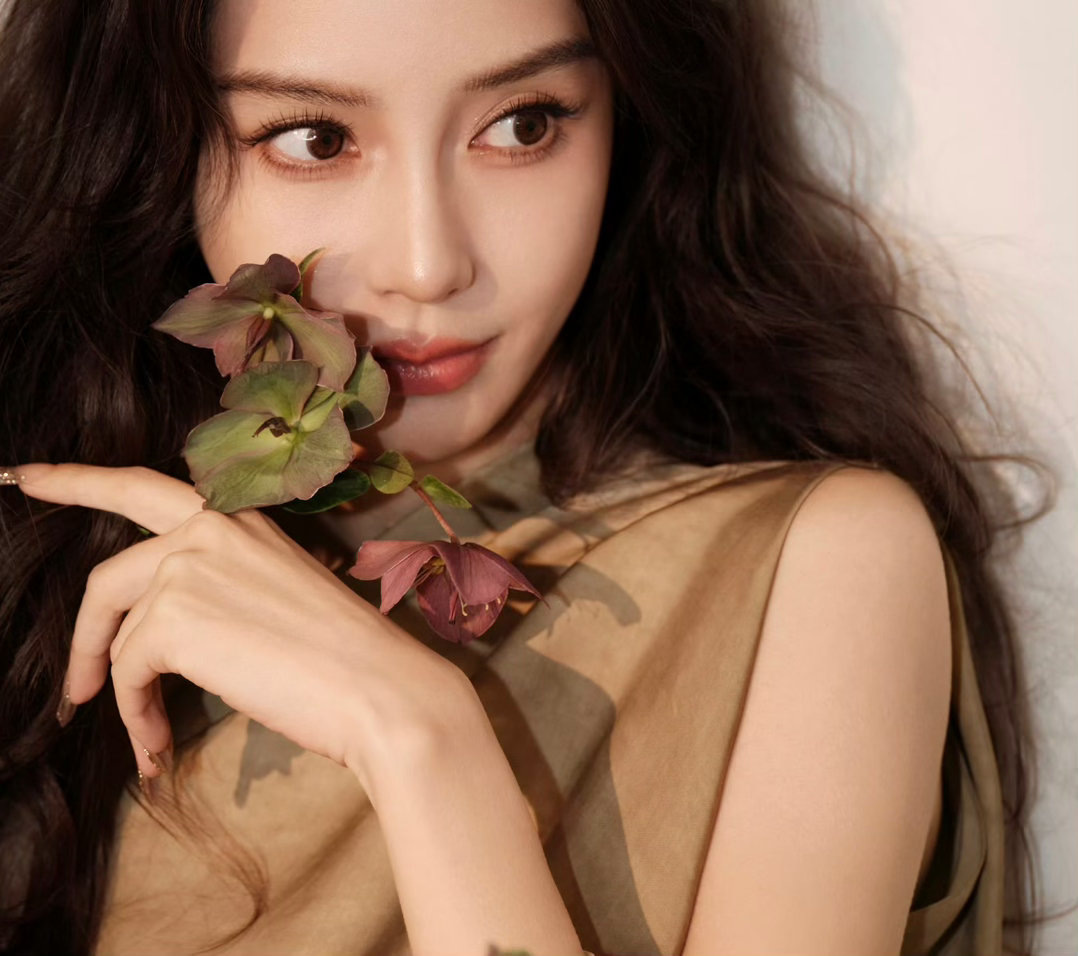 Angelababy登封上城士演绎非遗东方美学