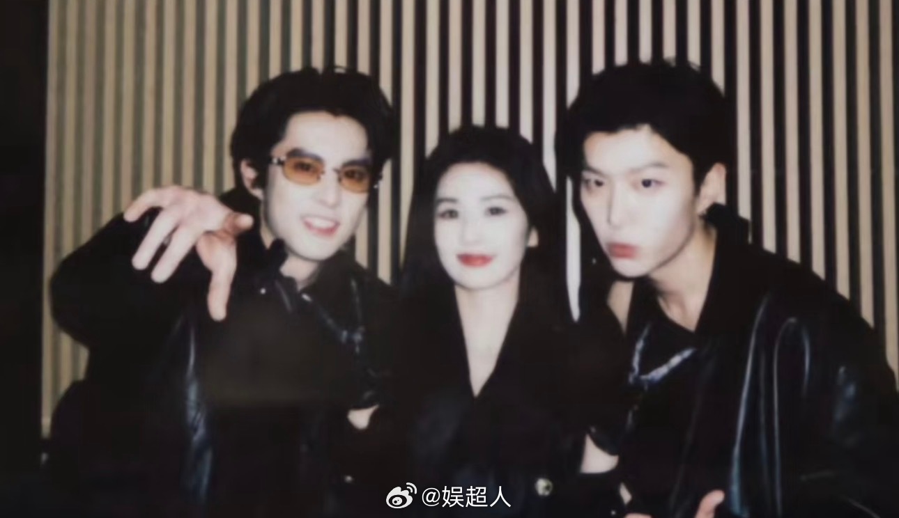 白鹿包场支持王鹤棣范丞丞新片