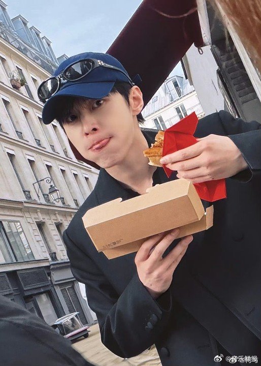 何与吐槽孟姐高跟鞋高，两人互动温馨搞笑