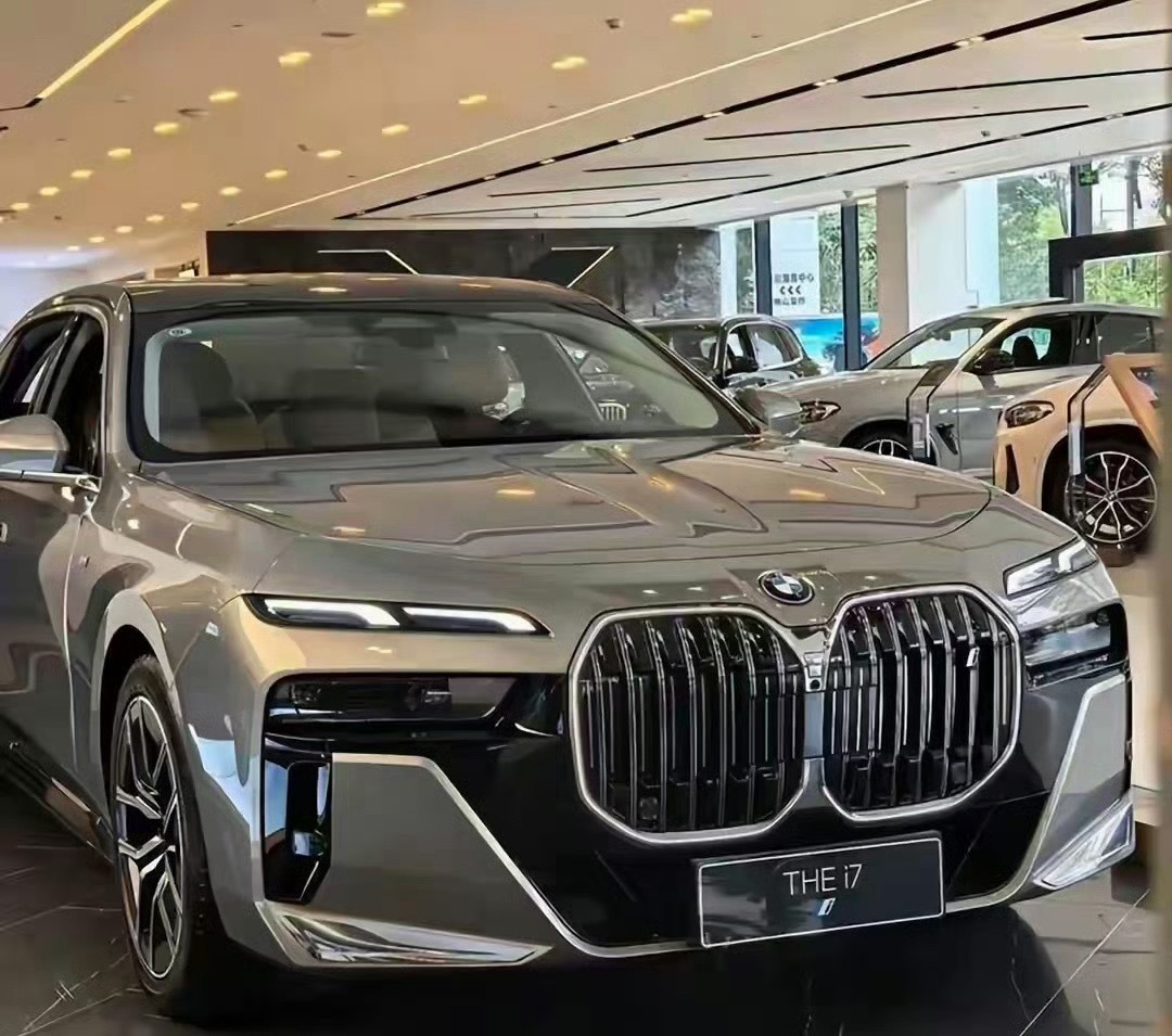 宝马31款车型直降30万，国产新能源冲击豪华车市