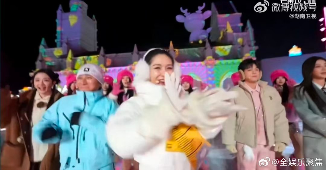 谢娜李维嘉长春冰雪之夜同台合唱菠萝菠萝蜜