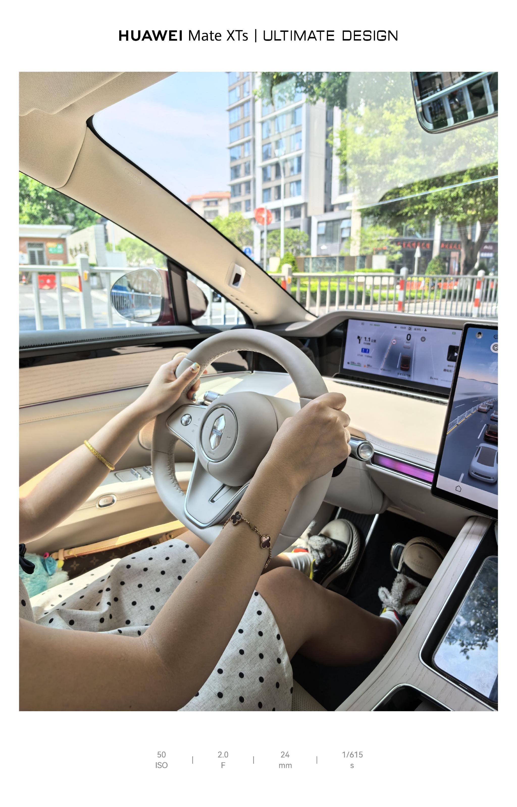 妻子驾驶享界S9T技术娴熟，丈夫改乘尊界后排