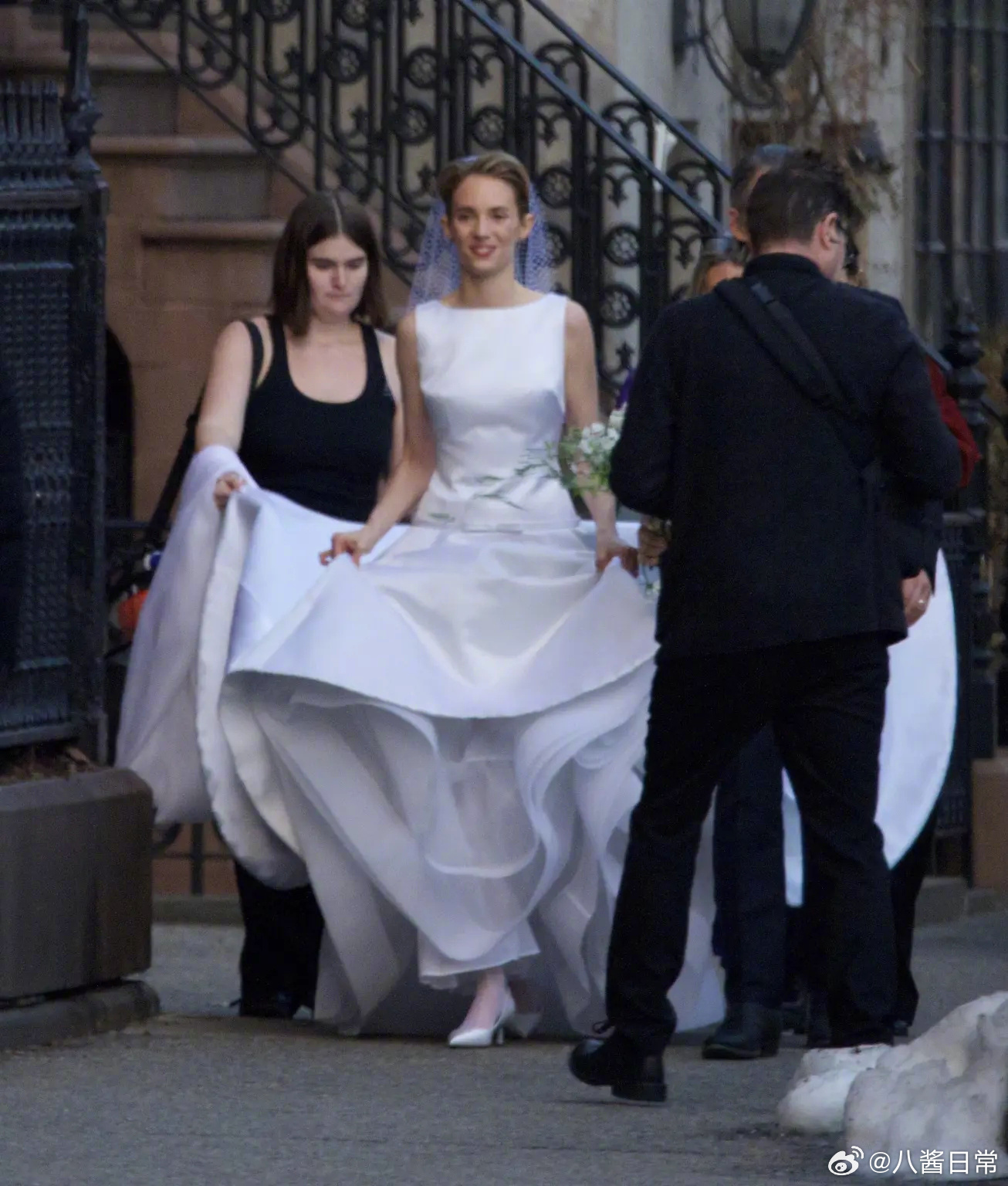 玛雅·霍克情人节纽约大婚，父母及《怪奇物语》演员出席