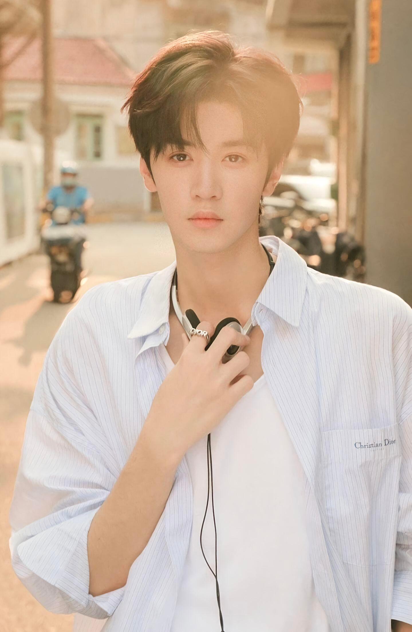 陈哲远用AI还原宠物狗偷吃米饭过程