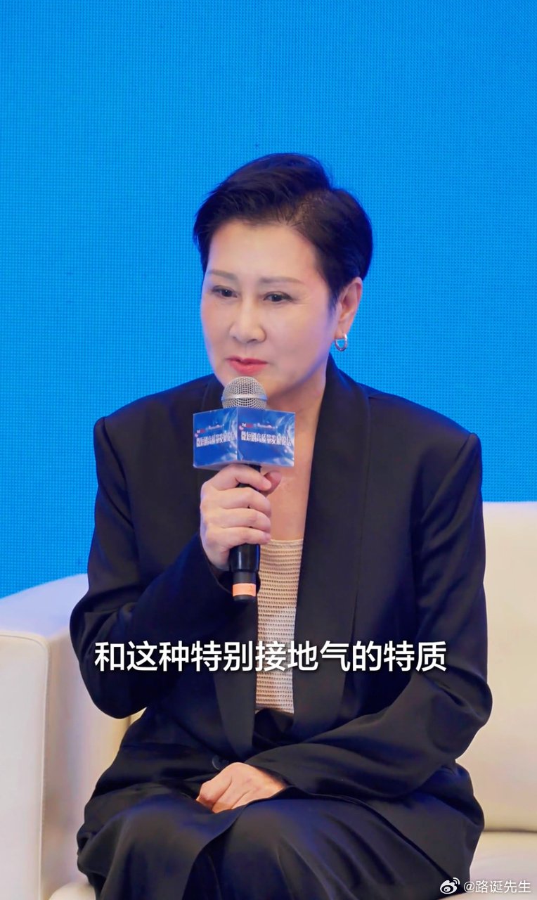 张凯丽黄晓明谈微短剧发展,红果注资5亿整治行业乱象