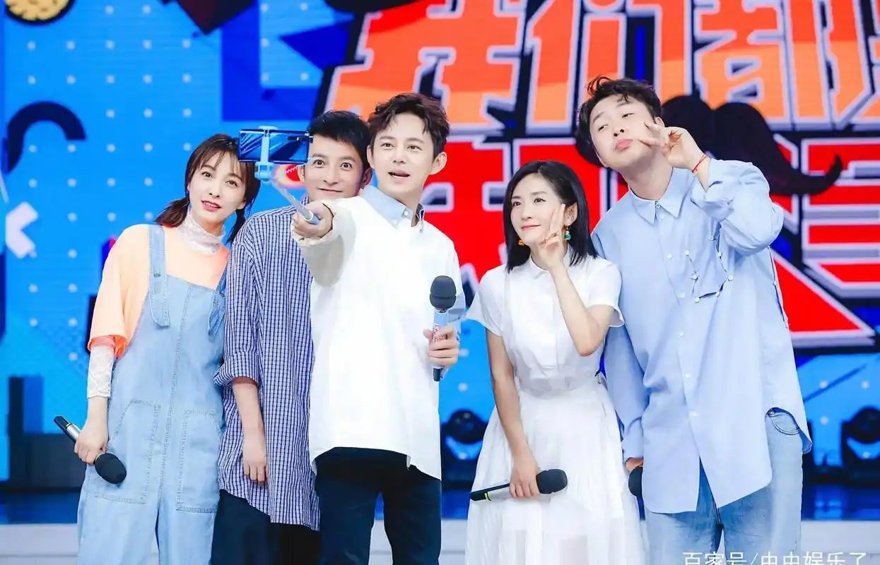 安崎出道前最爱谢娜何炅，同学录填满偶像名字终圆梦同框