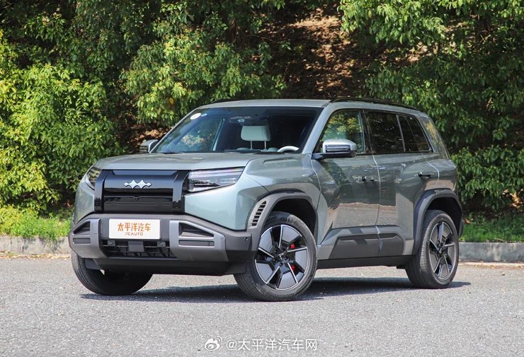 方程豹钛3新增后驱Ultra版14.98万，升级云辇-C+冰箱