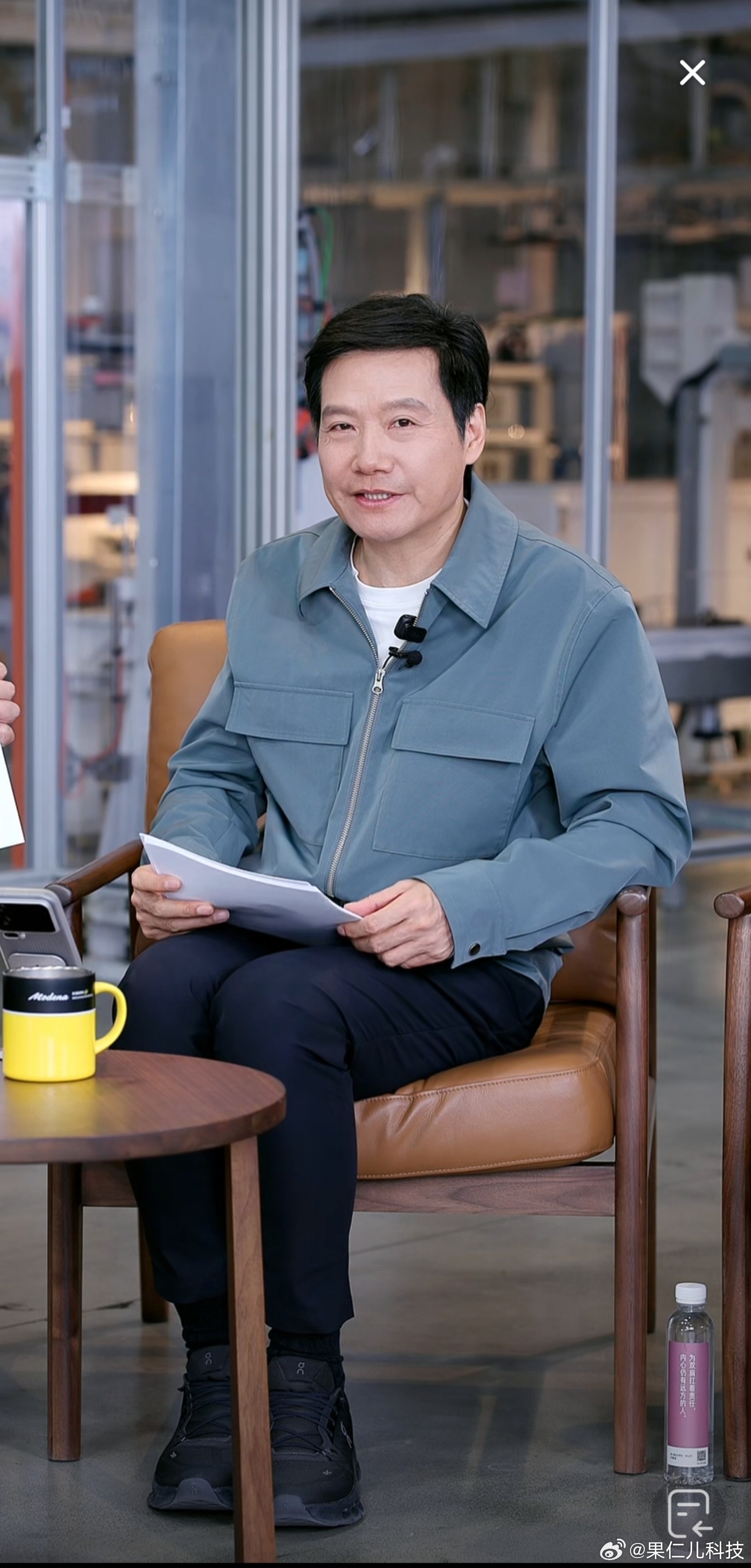 雷军直播详解小米汽车安全体系，SU7安全气囊增至9个