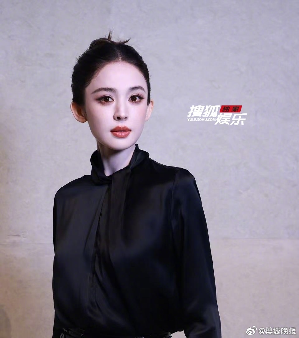 内娱女星全黑造型盘点，娜扎唐嫣等演绎经典