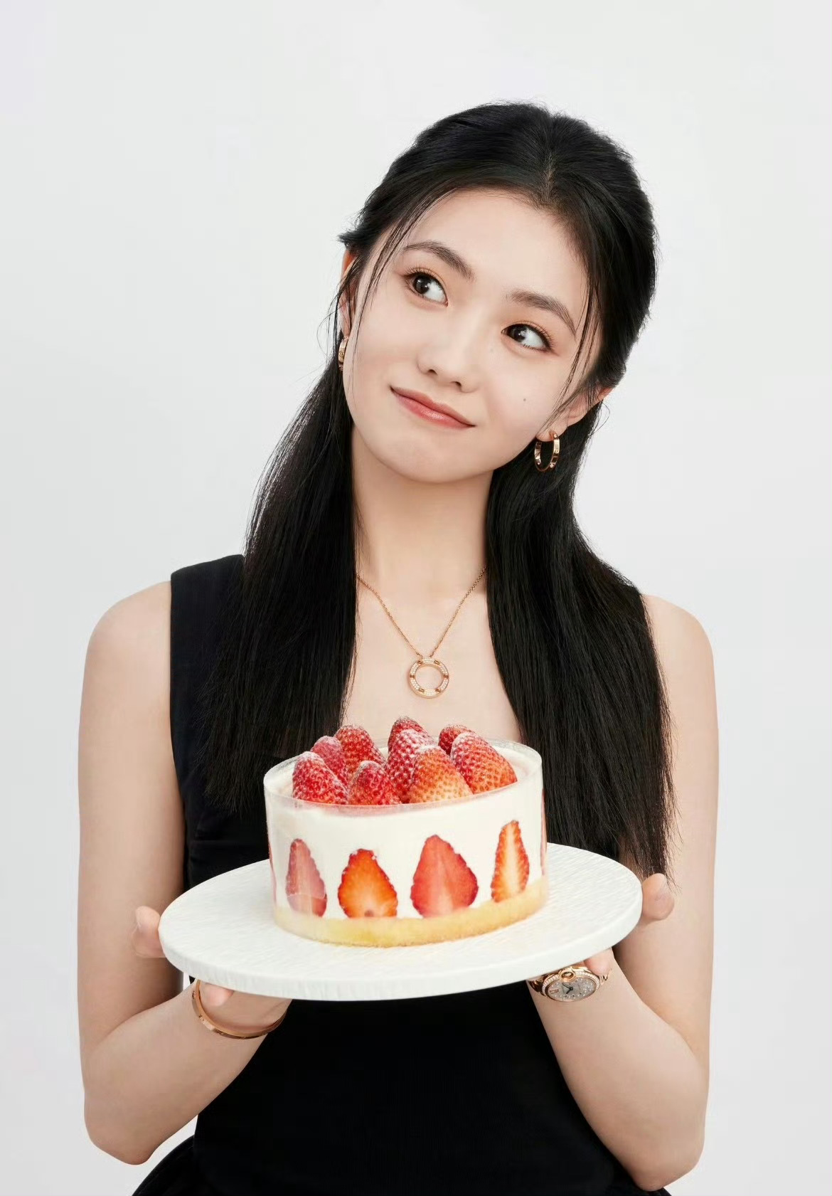 刘浩存欧阳娜娜等明星发布生日氛围感大片