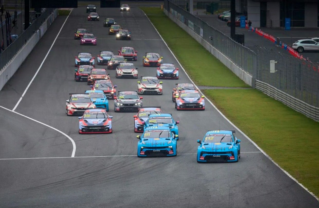 领克发布中国首款自研量产TCR赛车03+TCR