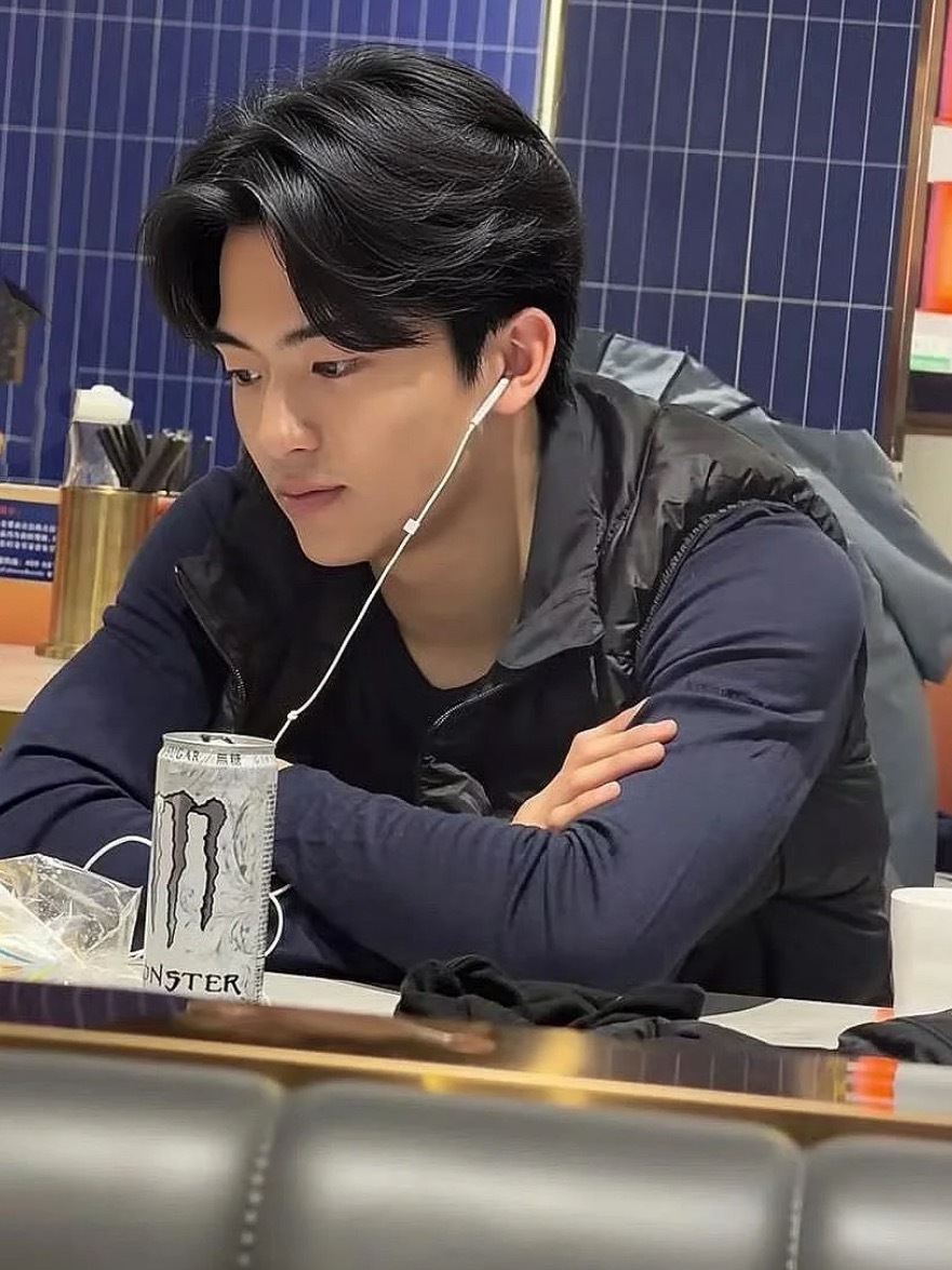 谢霆锋大儿子新发型引热议