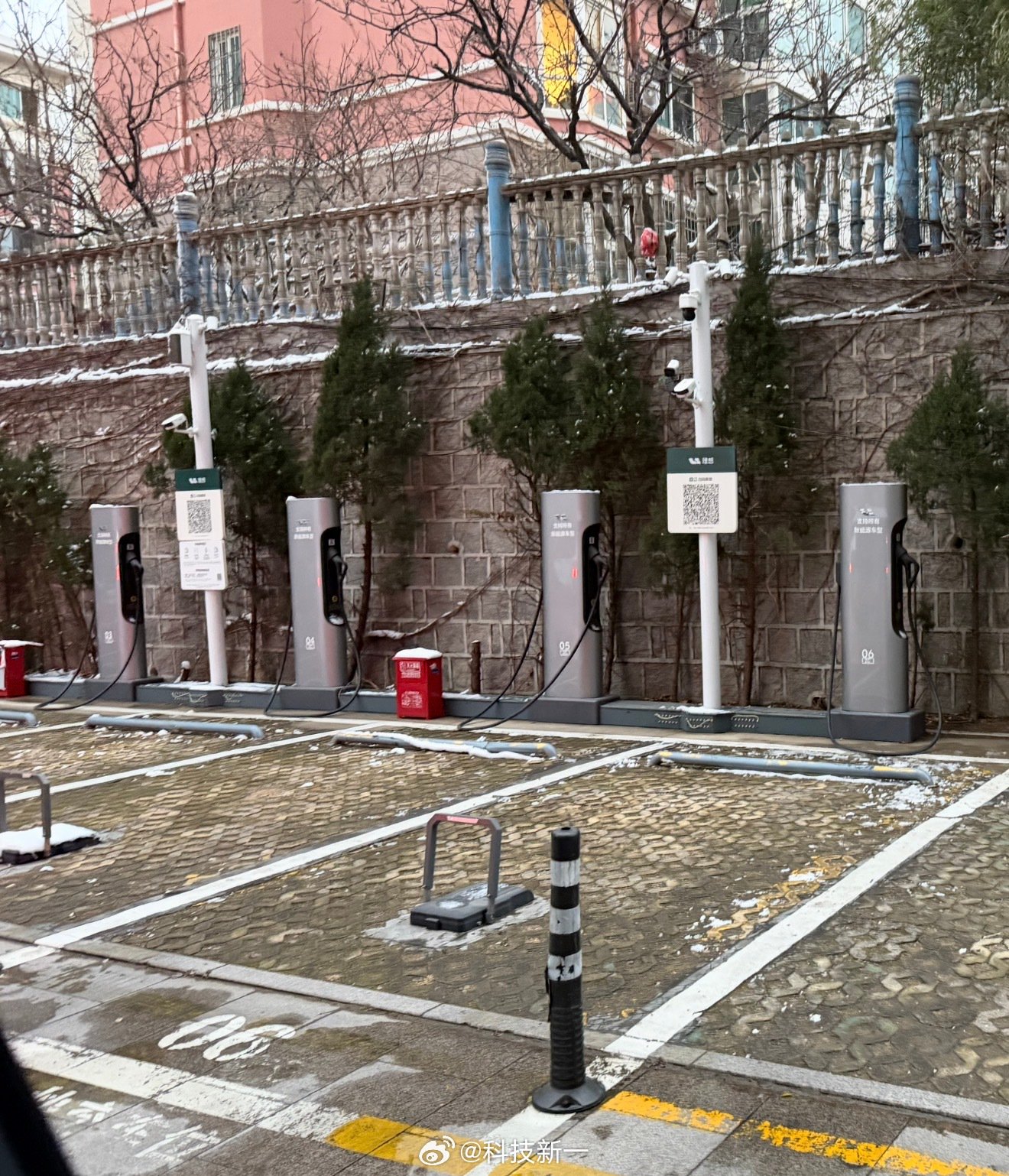 理想MEGA车主体验自建充电桩便捷流程