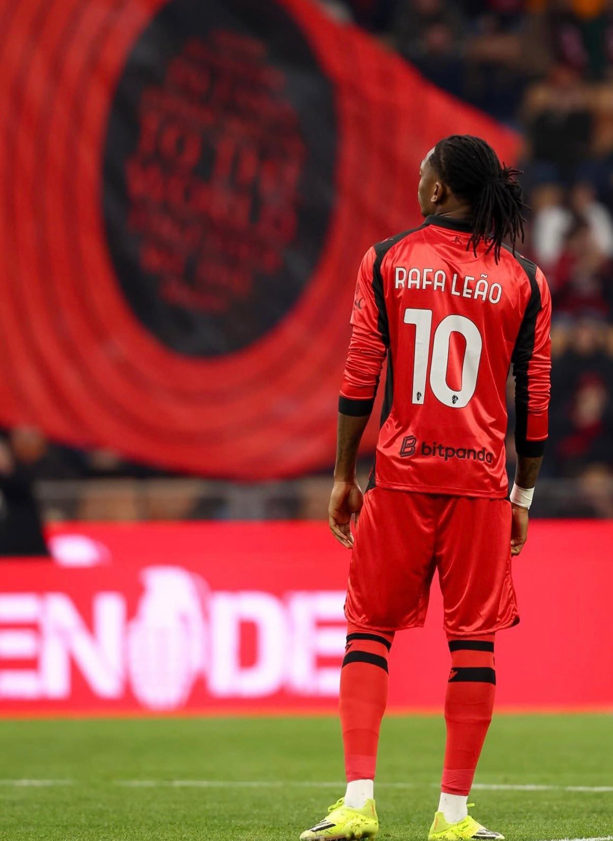 米兰与莱奥续约谈判未达一致，薪资维持500万欧+200万奖金