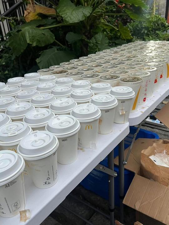 杨紫父母请玉兰花开君再来剧组吃汉堡