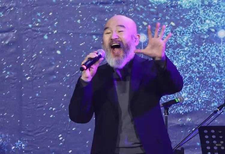 辛龙删除刘真照片，坦言不知如何走出丧妻之痛