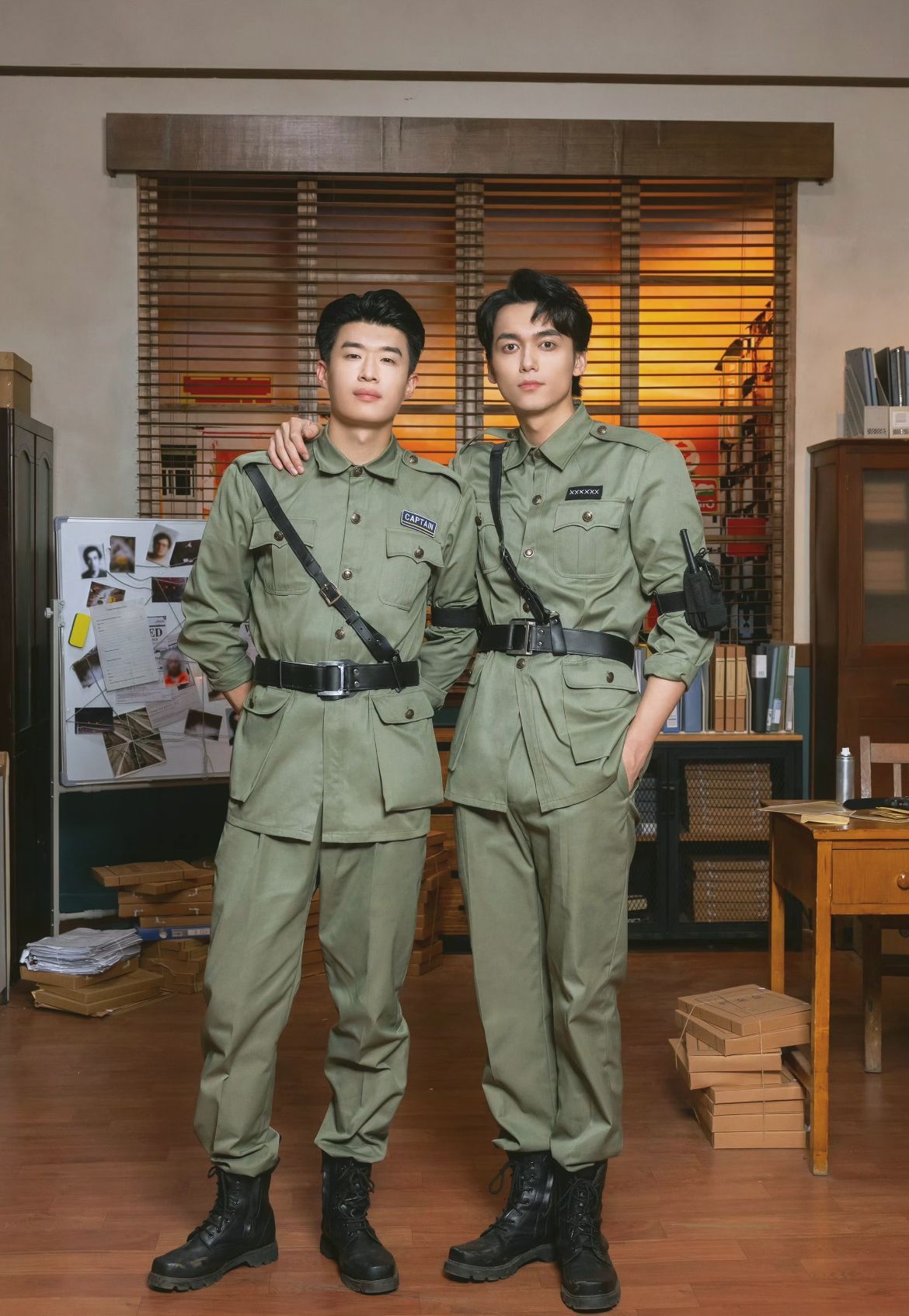 雷淞然张呈体验问界M7自动泊车，鸿蒙座舱多屏联动