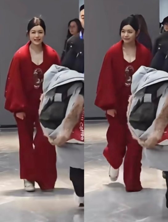 陈妍希红色新中式造型亮相央视跨年