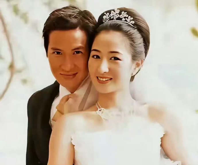 张家辉关咏荷从黑发到青丝诠释明星爱情长久