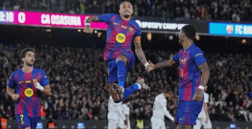 巴萨2比0奥萨苏纳，球迷高唱哈维留歌讽皇马