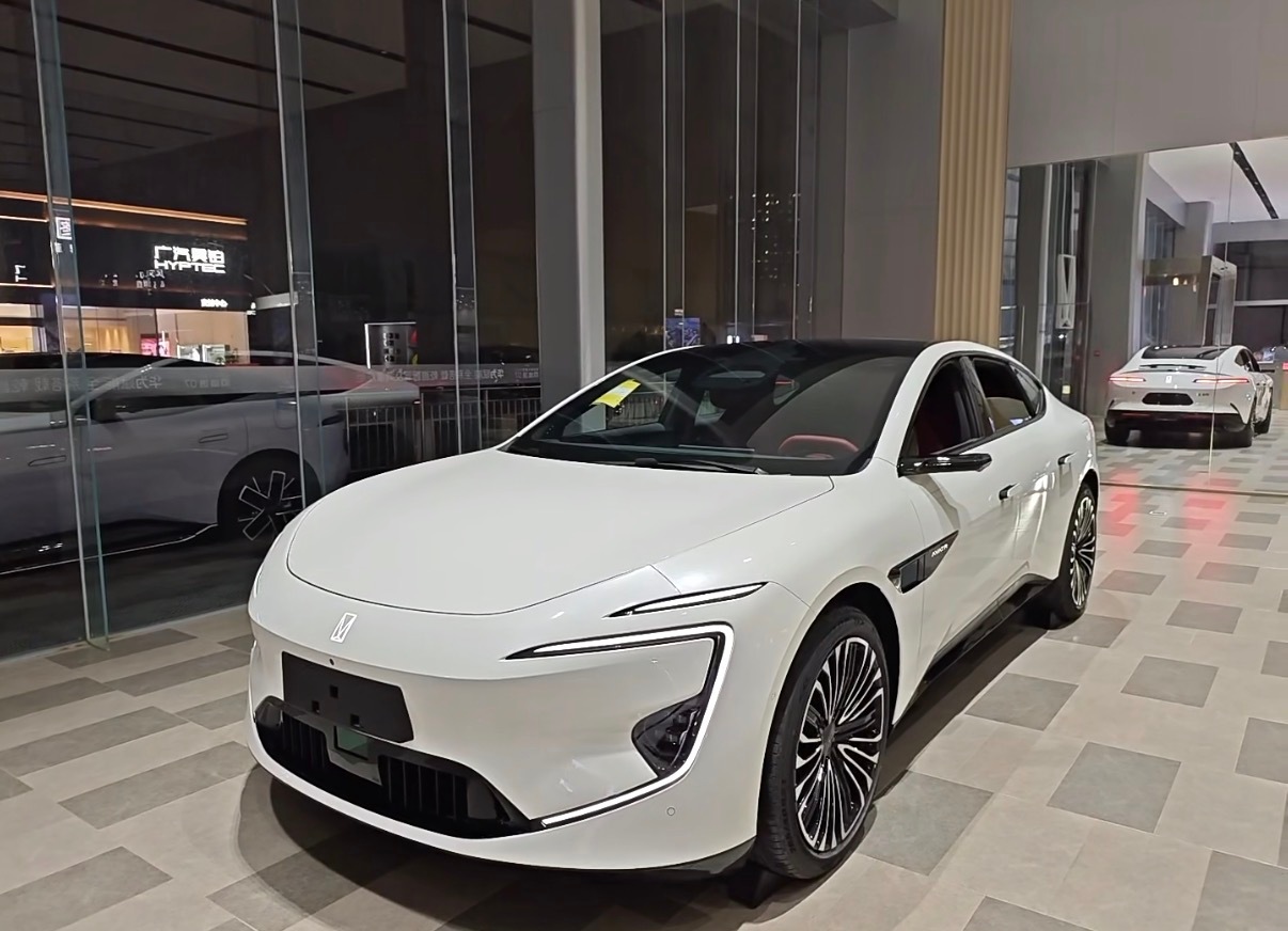 阿维塔12新款到店，取消Halo屏增4D雷达