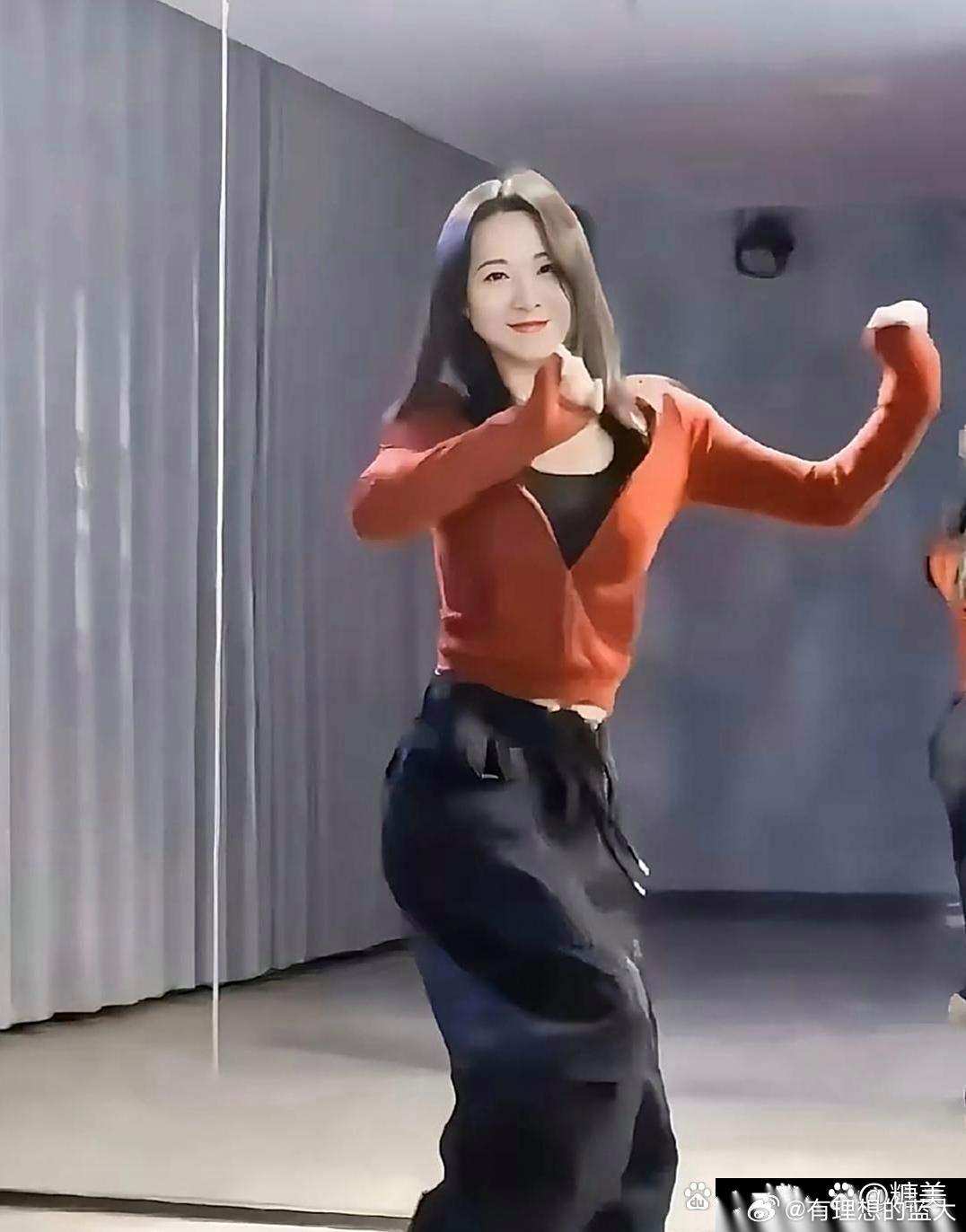 贾玲近照曝光，形象变化引关注