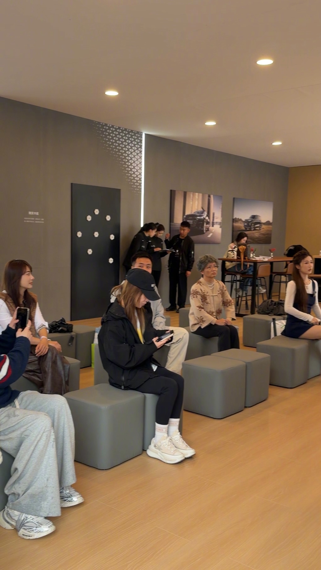 八旬奶奶秒变漂移大神，上汽奥迪A5L硬核配置惊艳全场