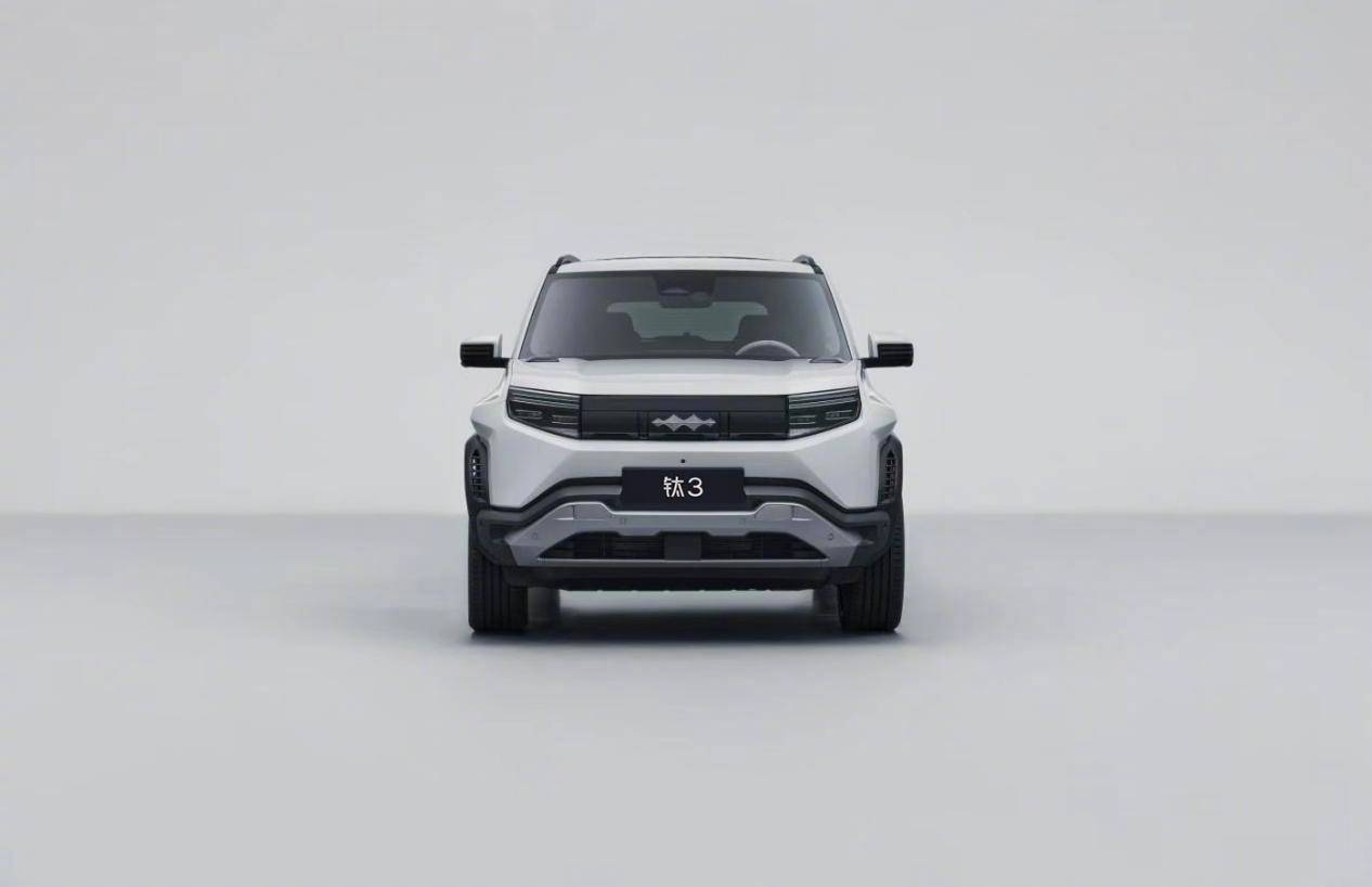 比亚迪方程豹钛3推出两款模块化前脸9月底交付