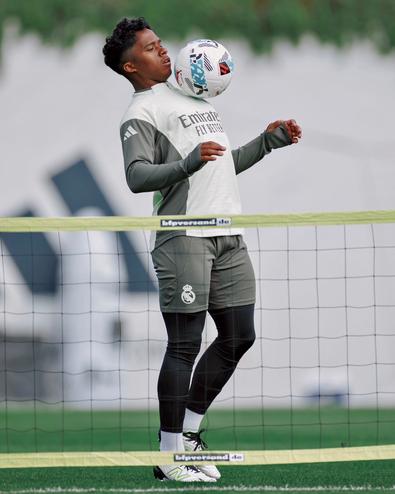 恩德里克专注训练等待机会，向阿隆索证明实力