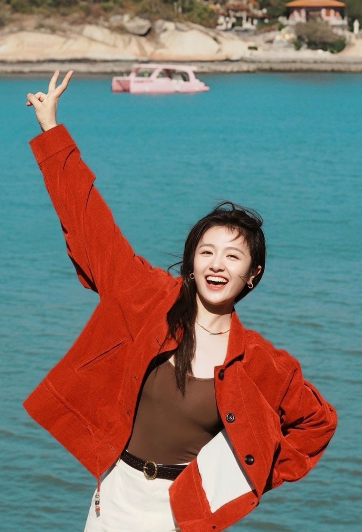 李兰迪古力娜扎等明星多巴胺穿搭亮眼