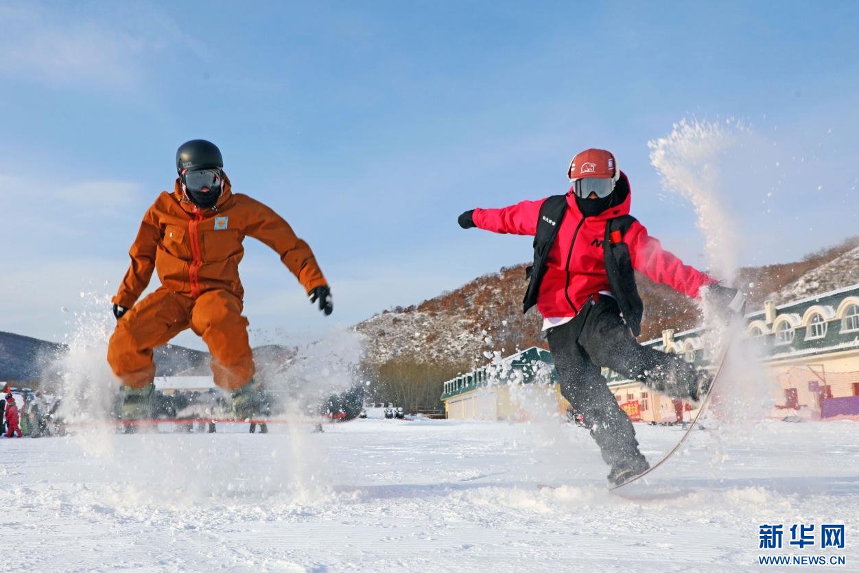 扎兰屯冰雪项目催生滑雪教练等新业态