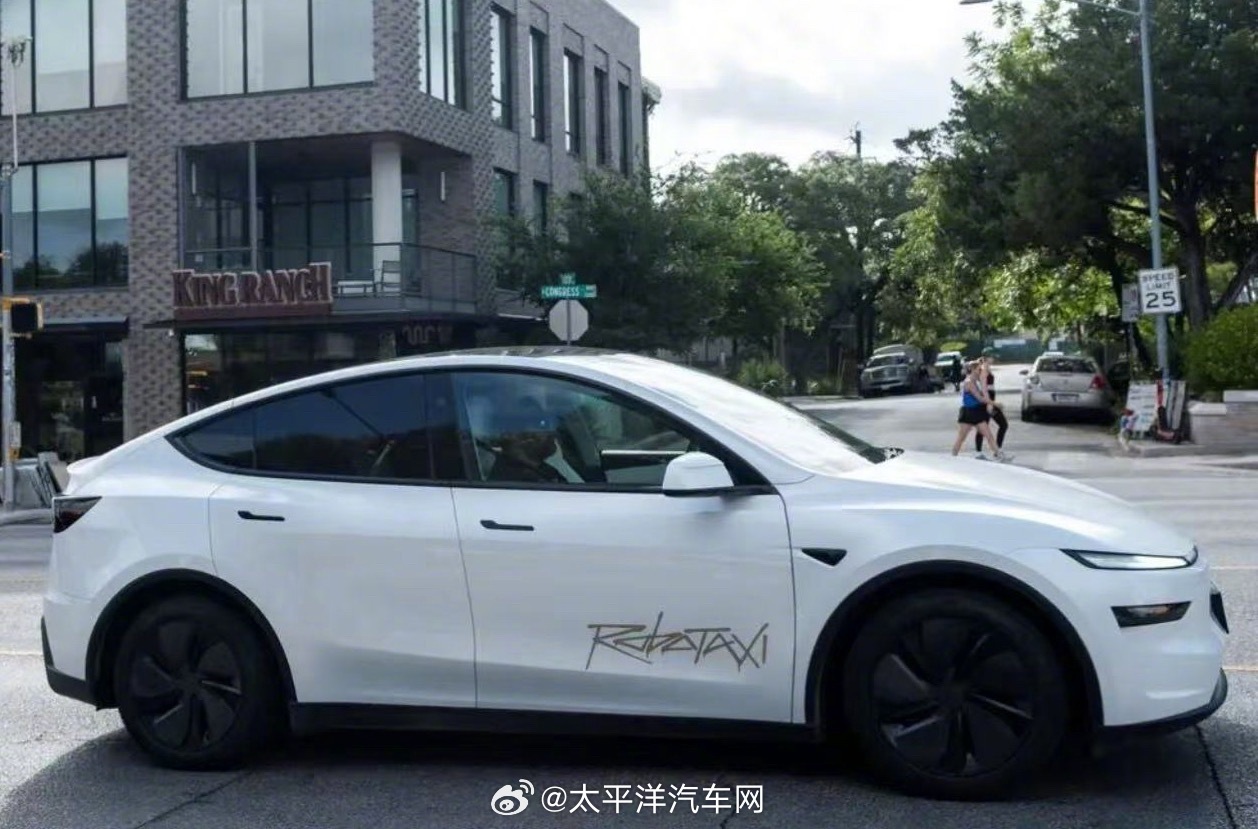 特斯拉无人驾驶出租车奥斯汀实测，取消安全员空车路跑