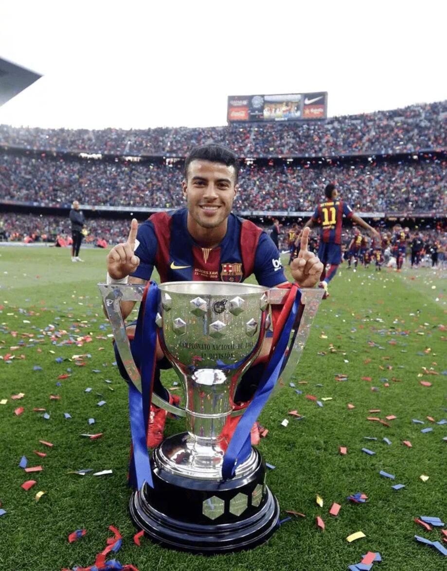 巴萨青训明珠拉菲尼亚退役，一个时代的告别将如何影响球队的中场传承？