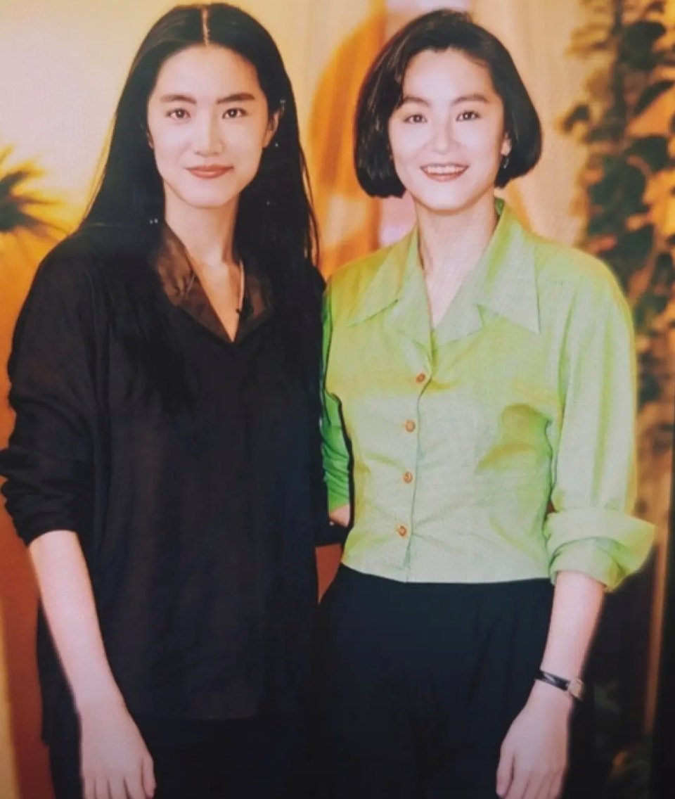 林青霞与替身同框亮相，颜值惊艳