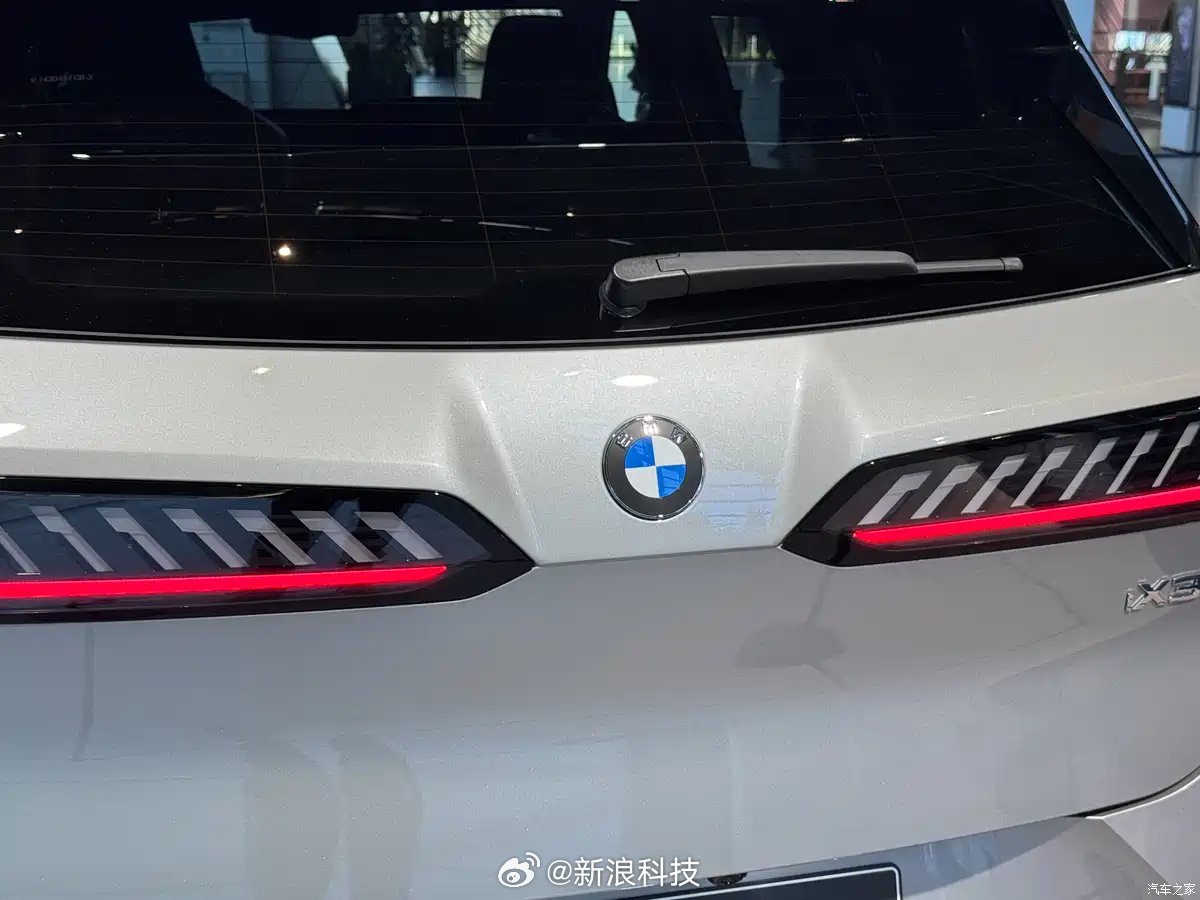 宝马启用全新车标，细节调整更现代