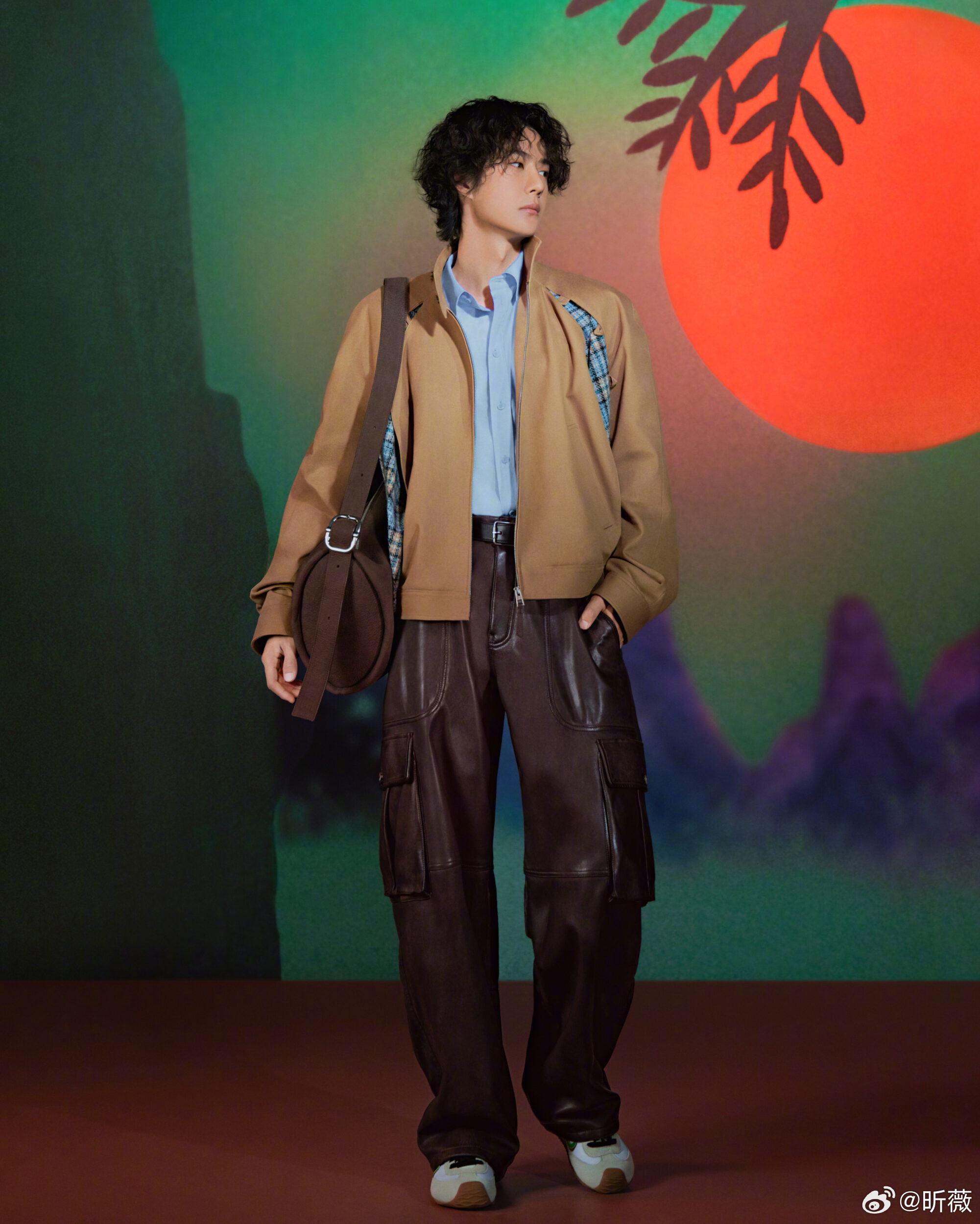 LOEWE 2026新春系列推出小鹿斑点Flamenco包