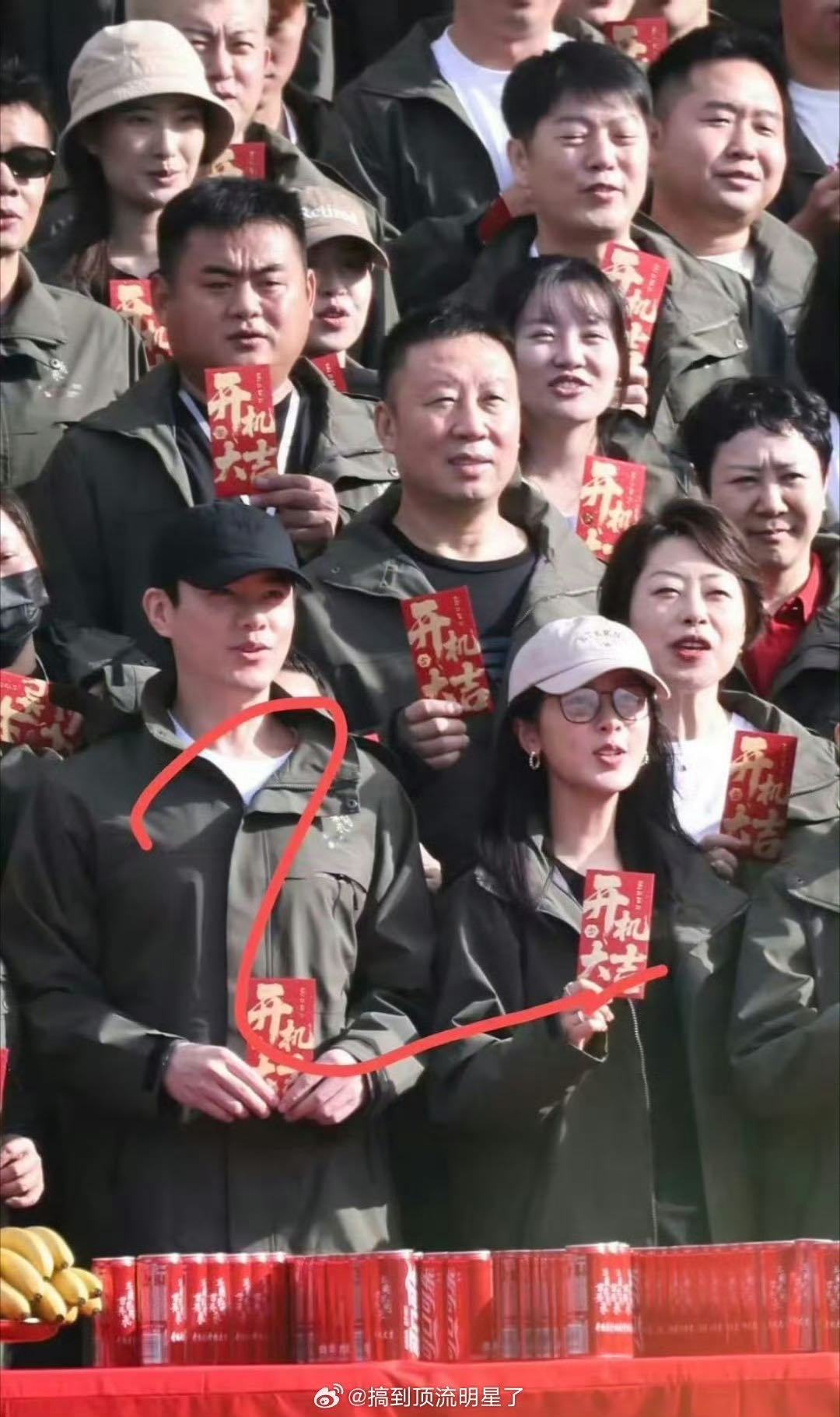 杨紫父母现身玉兰花开君再来开机现场