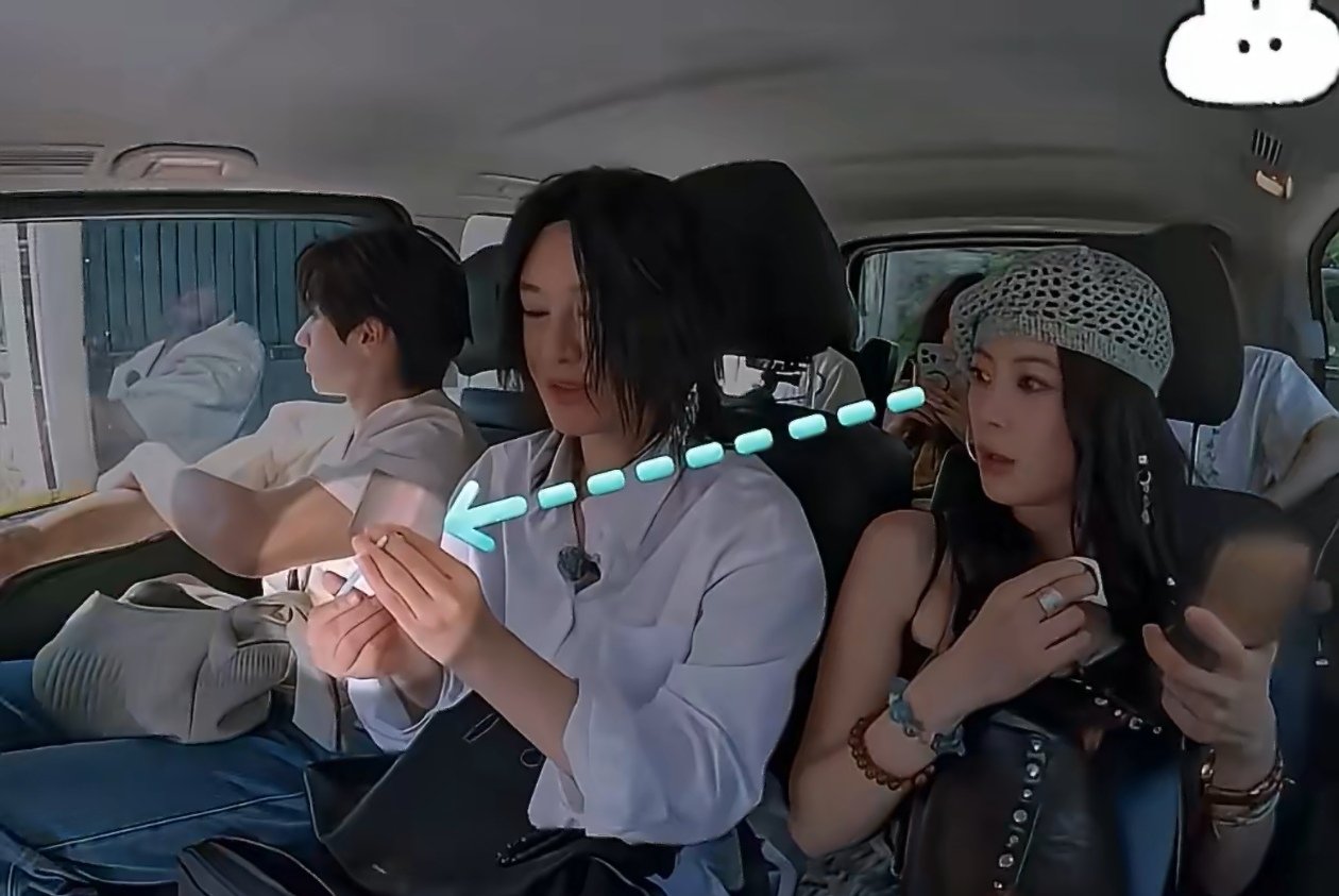 赵昭仪尚雯婕互动温馨，眼神流露欣赏