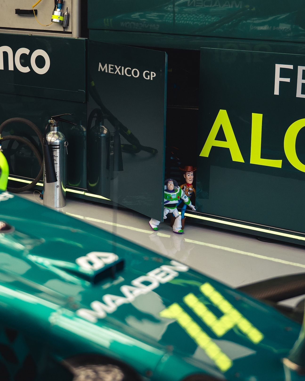 阿斯顿马丁车队与玩具总动员推出联名款