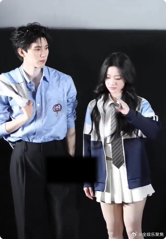 包上恩帮周翊然挽袖子引关注